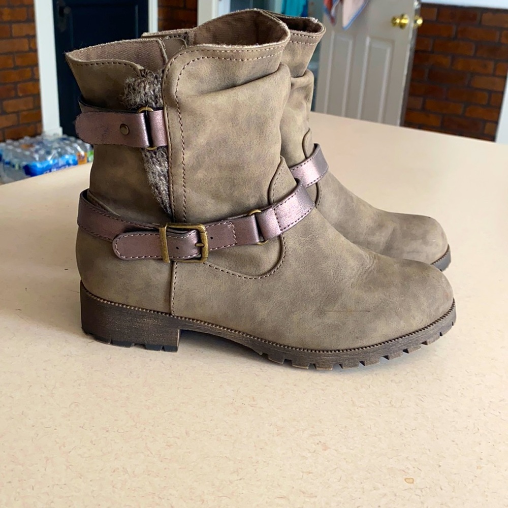 Ryerson boots. Only worn a couple times. Size is 7.5